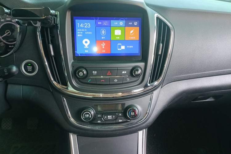 Used Baojun 560 2016 1.5T Manual Luxury Model Audio And AC Panel