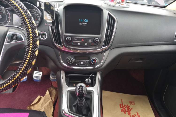 Used Baojun 560 2016 1.5T Manual Luxury Model Audio And AC Panel
