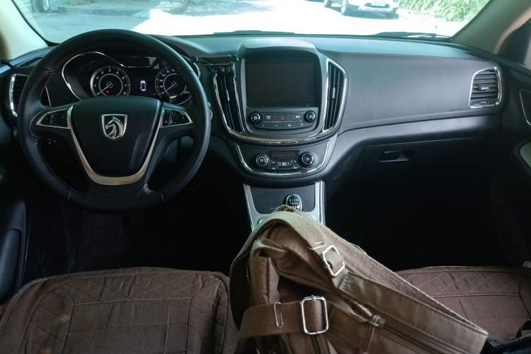 Used Baojun 560 2016 1.5T Manual Luxury Model Center Console