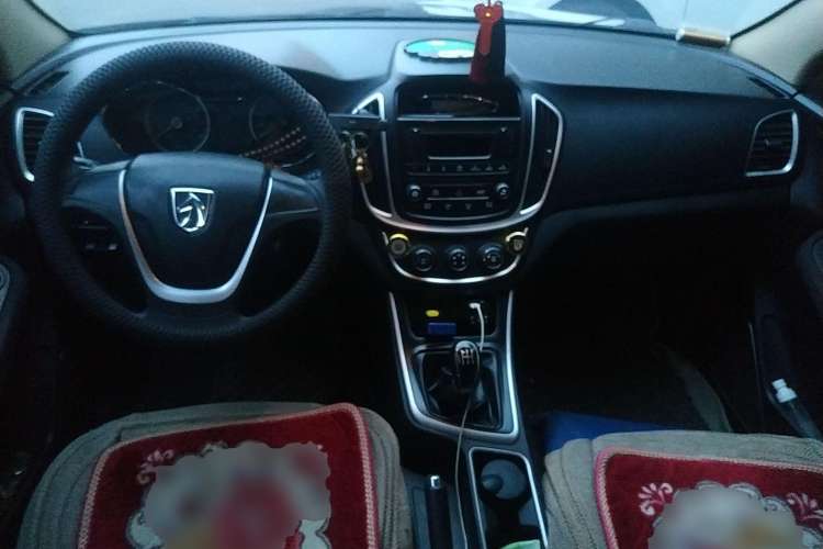 Used Baojun 560 2016 1.8L Manual Value Edition Center Console
