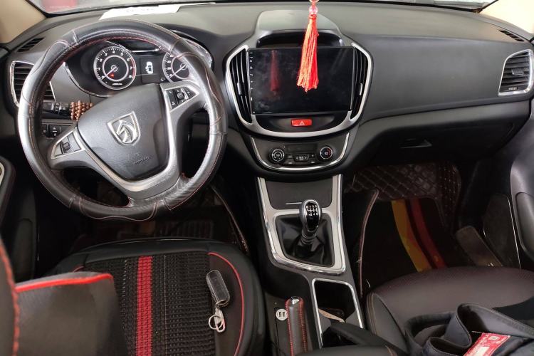 Used Baojun 560 2016 1.8L Manual Luxury Edition Center Console