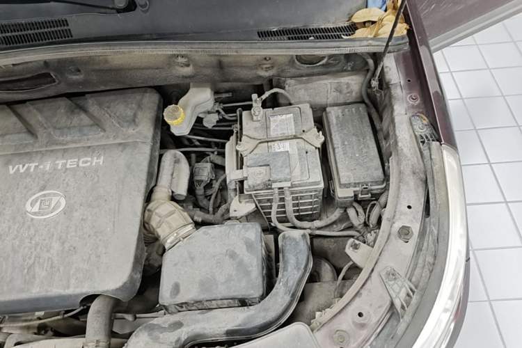 Used Baojun 560 2016 1.8L iAMT Luxury Model Engine Bay Left
