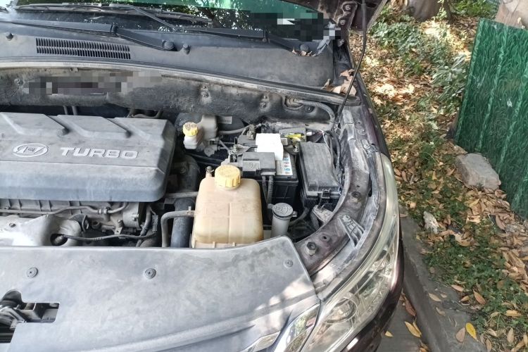 Used Baojun 560 2016 1.5T Manual Luxury Model Engine Bay Left