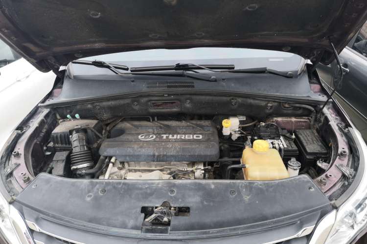 Used Baojun 560 2016 1.5T Manual Luxury Model Engine Bay