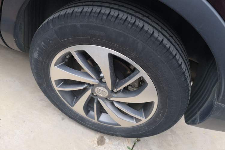 Used Baojun 560 2016 1.5T Manual Luxury Model Left Rear Wheel Hub