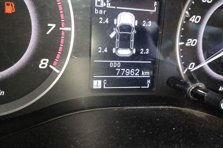 Used Baojun 560 2016 1.5T Manual Luxury Model Odometer Close Up