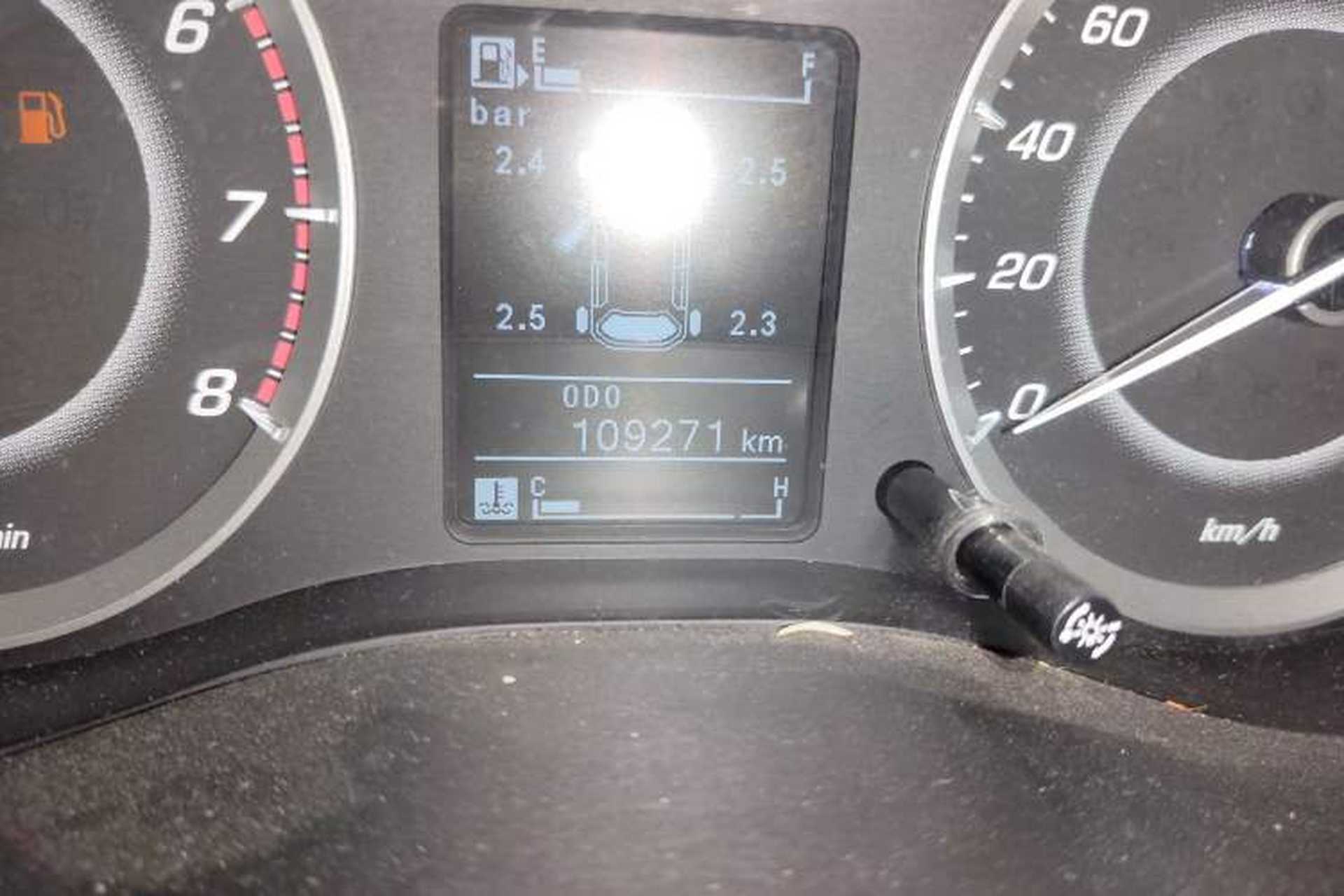 Used Baojun 560 2016 1.8L Manual Luxury Edition Odometer Close Up
