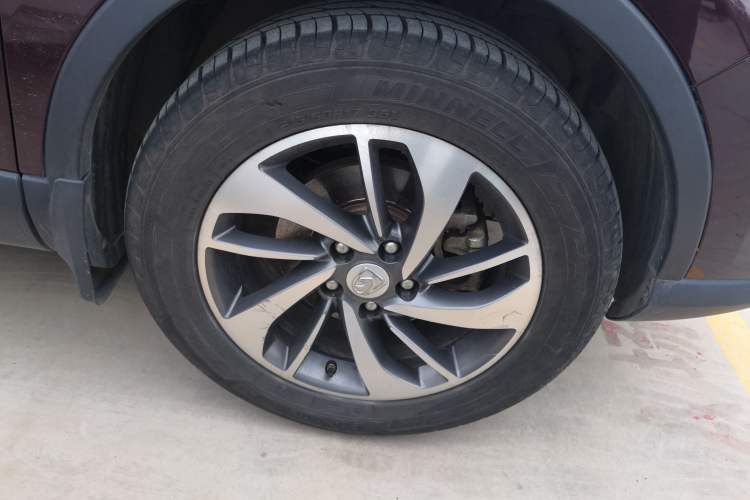 Used Baojun 560 2016 1.5T Manual Luxury Model Right Front Wheel Hub