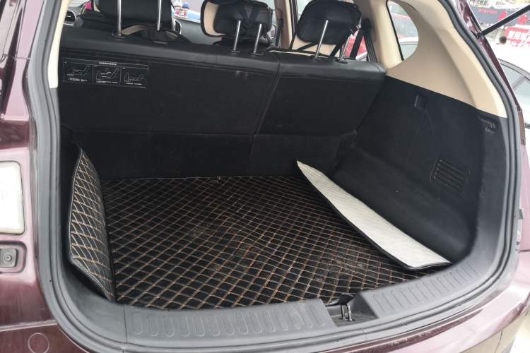Used Baojun 560 2016 1.5T Manual Luxury Model Trunk