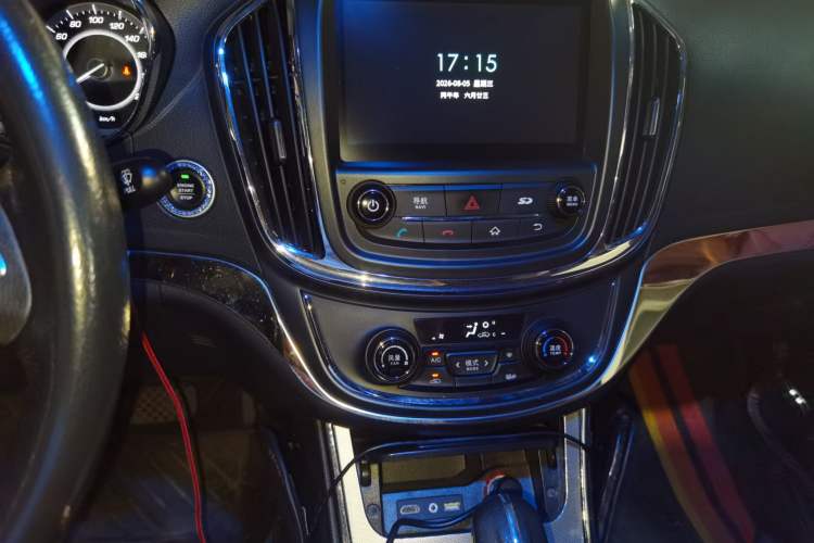Used Baojun 560 2016 1.8L iAMT Luxury Model Audio And AC Panel