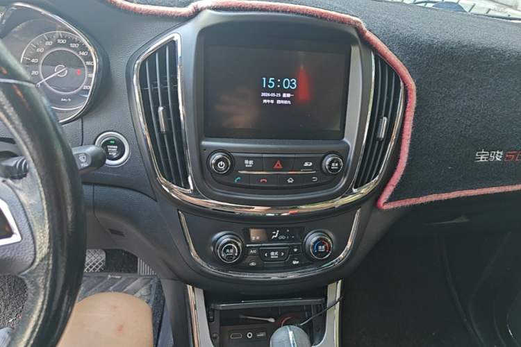 Used Baojun 560 2016 1.8L iAMT Luxury Model Audio And AC Panel