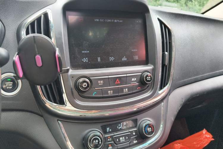 Used Baojun 560 2016 1.8L iAMT Luxury Model Audio And AC Panel