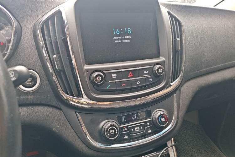 Used Baojun 560 2016 1.8L iAMT Luxury Model Audio And AC Panel