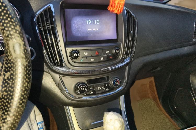 Used Baojun 560 2016 1.8L iAMT Luxury Model Audio And AC Panel