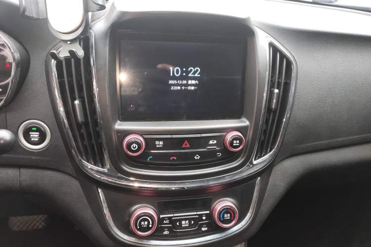 Used Baojun 560 2016 1.8L iAMT Luxury Model Audio And AC Panel