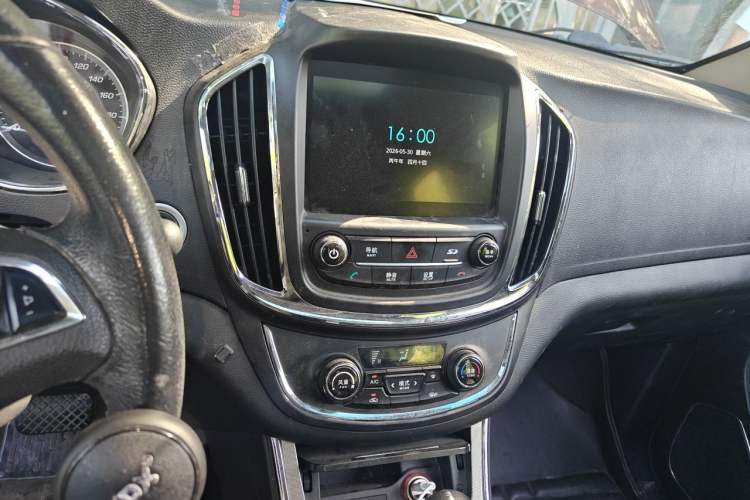 Used Baojun 560 2016 1.8L iAMT Luxury Model Audio And AC Panel
