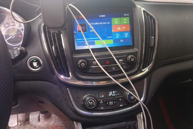 Used Baojun 560 2016 1.5T Manual Luxury Model Audio And AC Panel