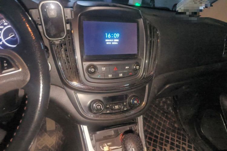 Used Baojun 560 2016 1.8L iAMT Luxury Model Audio And AC Panel
