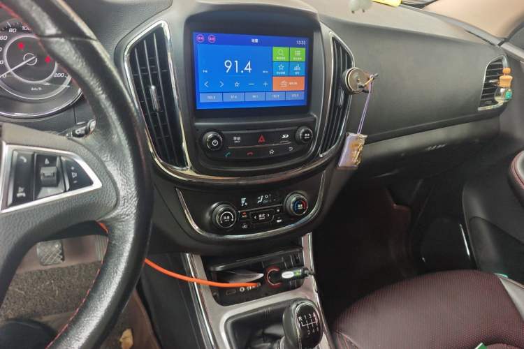 Used Baojun 560 2016 1.5T Manual Luxury Model Audio And AC Panel