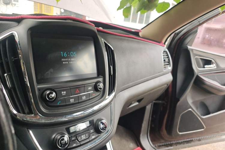 Used Baojun 560 2016 1.8L iAMT Luxury Model Audio And AC Panel