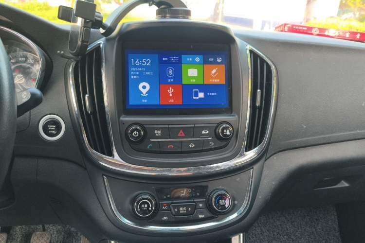 Used Baojun 560 2016 1.5T Manual Luxury Model Audio And AC Panel