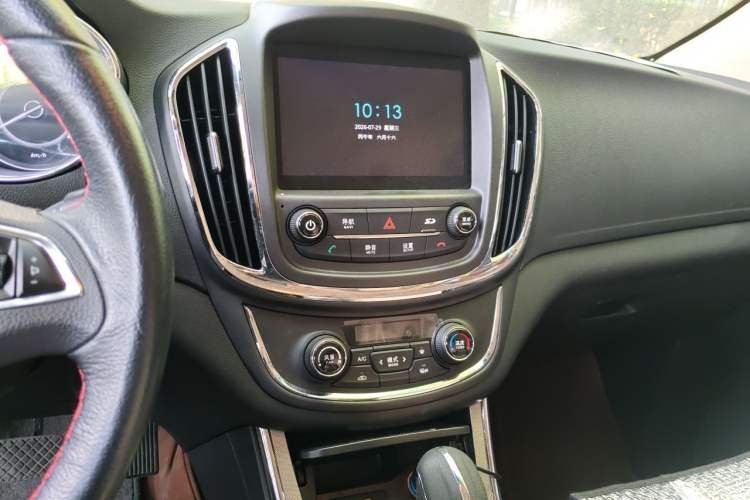 Used Baojun 560 2016 1.8L iAMT Luxury Model Audio And AC Panel