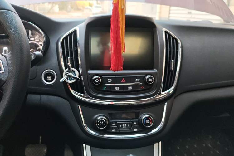 Used Baojun 560 2016 1.8L iAMT Luxury Model Audio And AC Panel