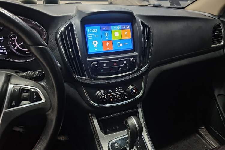 Used Baojun 560 2016 1.8L iAMT Luxury Model Audio And AC Panel