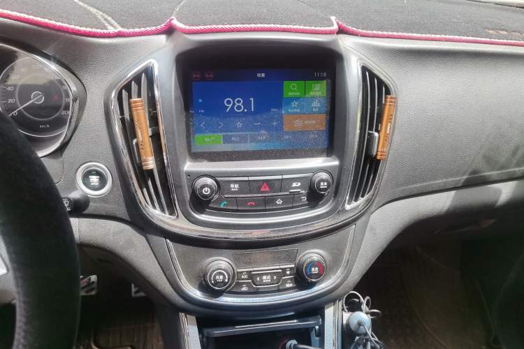 Used Baojun 560 2016 1.8L Manual Luxury Edition Audio And AC Panel