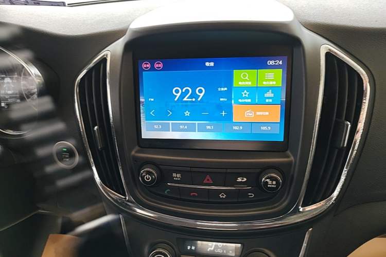 Used Baojun 560 2016 1.5T Manual Luxury Model Audio And AC Panel