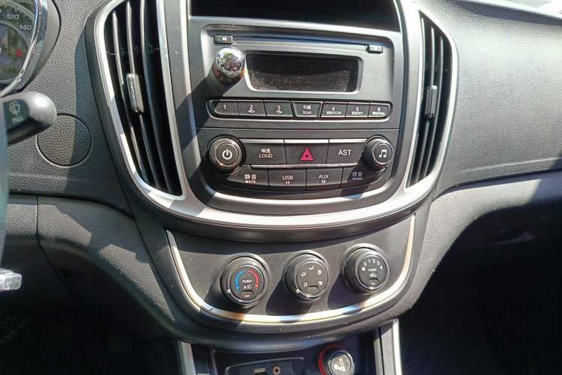 Used Baojun 560 2016 1.8L Manual Value Edition Audio And AC Panel