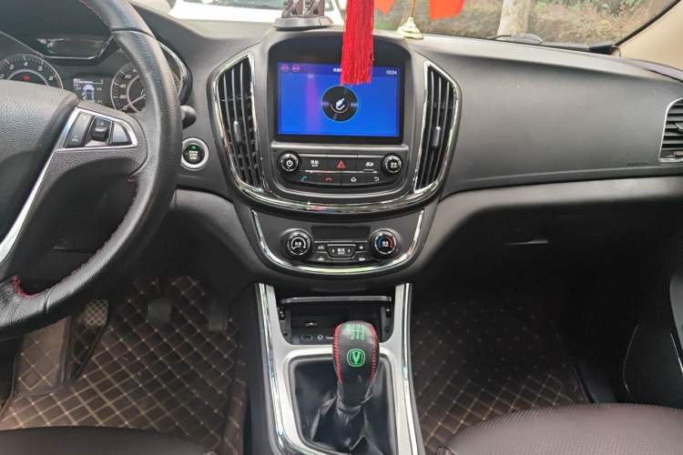 Used Baojun 560 2016 1.5T Manual Luxury Model Audio And AC Panel