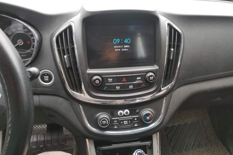 Used Baojun 560 2016 1.8L iAMT Luxury Model Audio And AC Panel