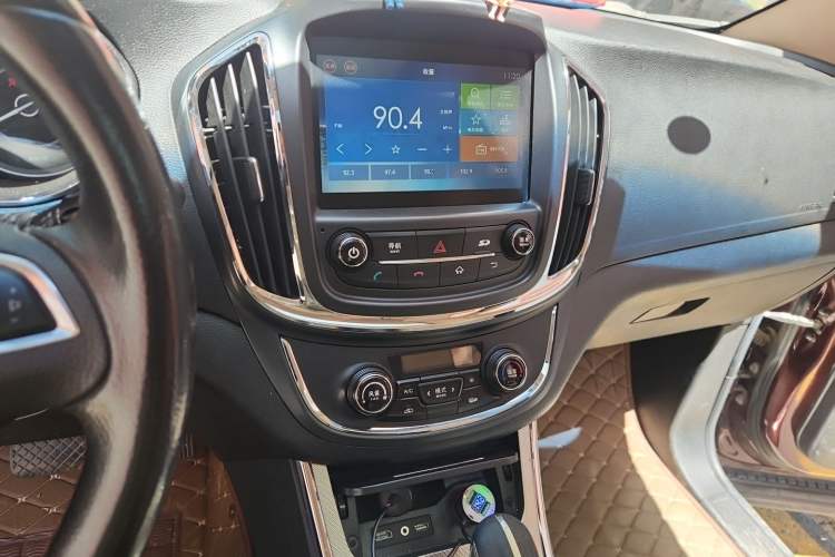 Used Baojun 560 2016 1.8L iAMT Luxury Model Audio And AC Panel