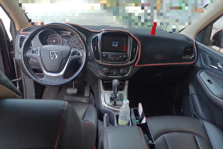 Used Baojun 560 2016 1.8L iAMT Luxury Model Center Console