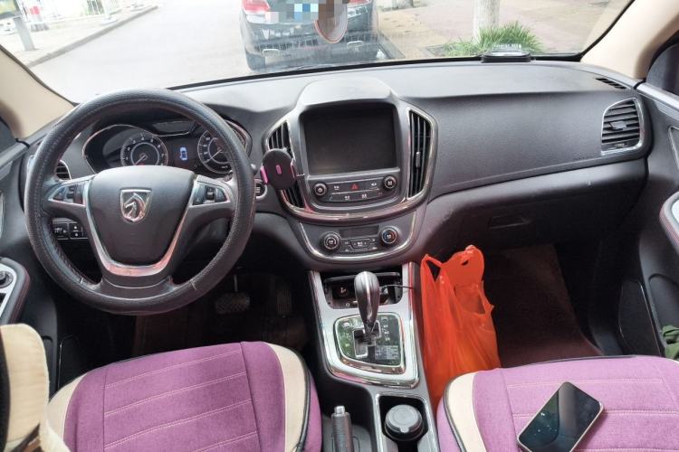 Used Baojun 560 2016 1.8L iAMT Luxury Model Center Console