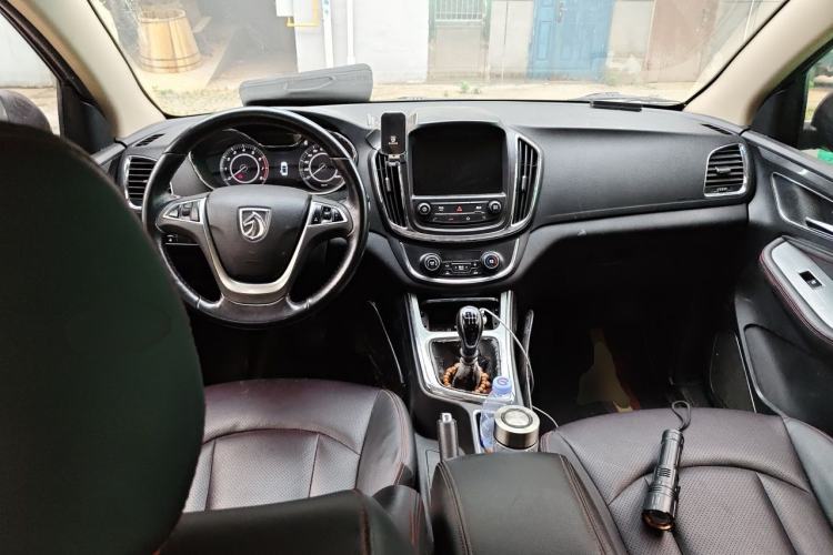 Used Baojun 560 2016 1.5T Manual Luxury Model Center Console