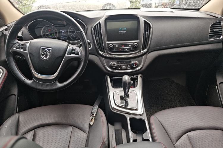 Used Baojun 560 2016 1.8L iAMT Luxury Model Center Console