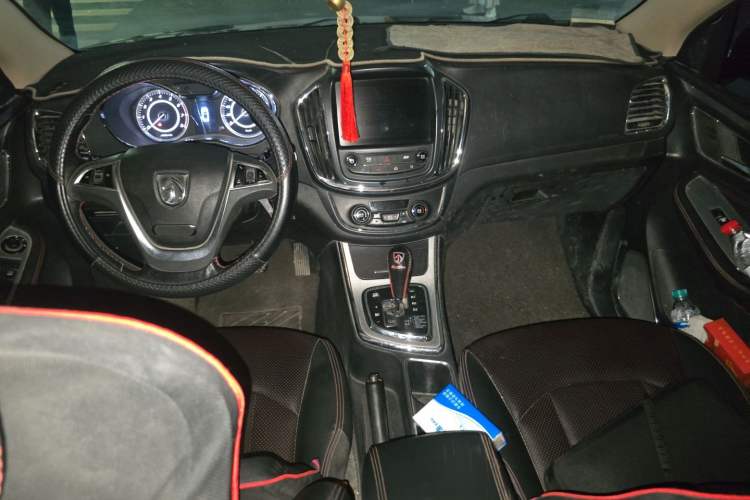 Used Baojun 560 2016 1.8L iAMT Luxury Model Center Console