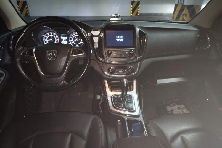 Used Baojun 560 2016 1.8L iAMT Luxury Model Center Console