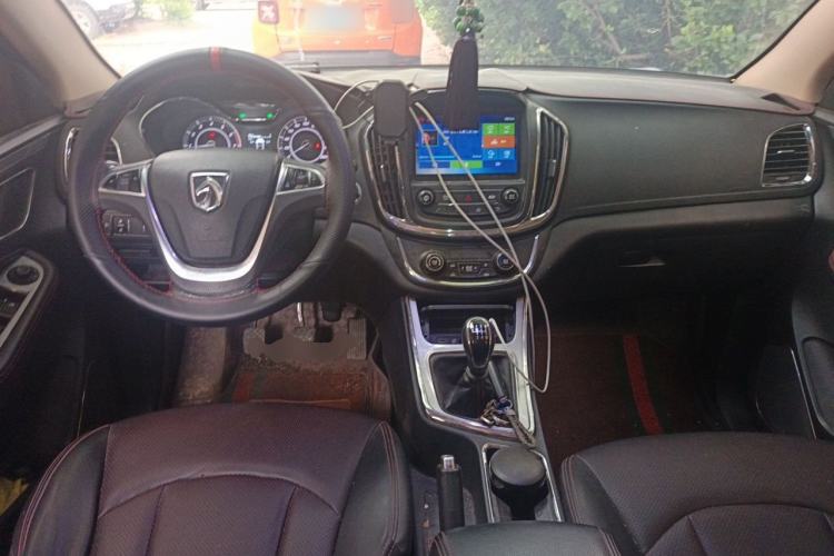 Used Baojun 560 2016 1.5T Manual Luxury Model Center Console