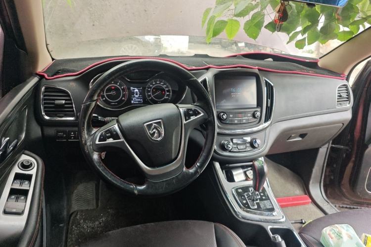 Used Baojun 560 2016 1.8L iAMT Luxury Model Center Console