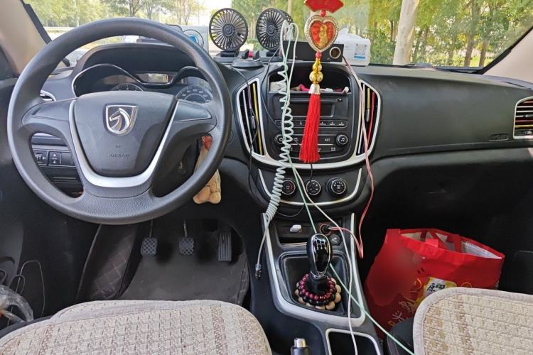 Used Baojun 560 2016 1.8L Manual Value Edition Center Console