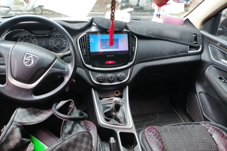 Used Baojun 560 2016 1.8L Manual Value Edition Center Console