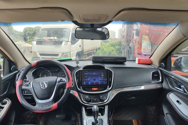 Used Baojun 560 2016 1.8L iAMT Luxury Model Center Console