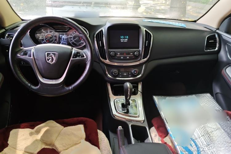 Used Baojun 560 2016 1.8L iAMT Luxury Model Center Console