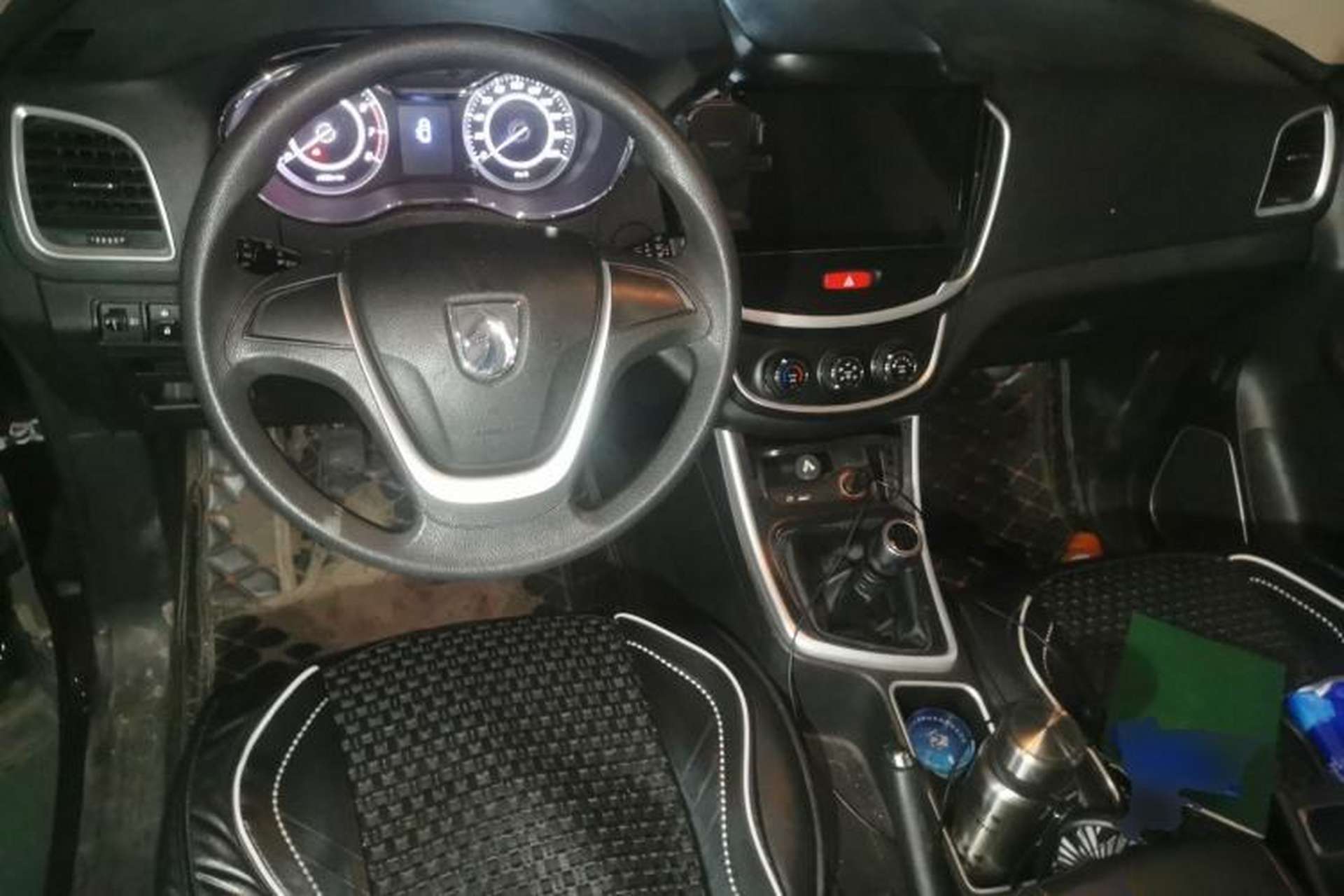 Used Baojun 560 2016 1.5T Manual Comfort Edition Center Console