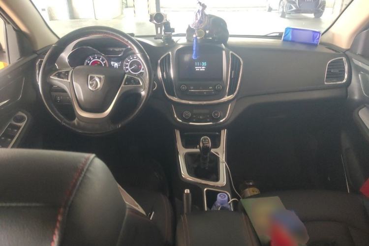Used Baojun 560 2016 1.8L Manual Luxury Edition Center Console