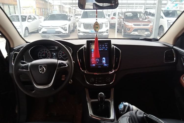 Used Baojun 560 2016 1.5T Manual Elite Edition Center Console