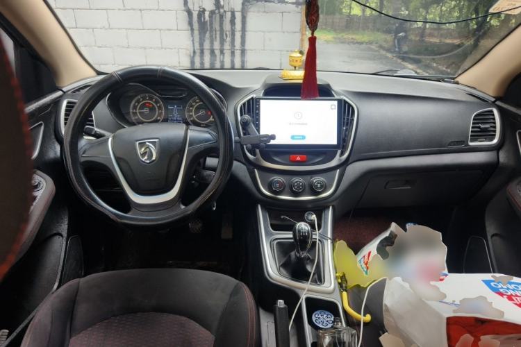 Used Baojun 560 2016 1.8L Manual Value Edition Center Console